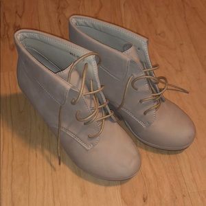 Creme colored wedges with laces size 7